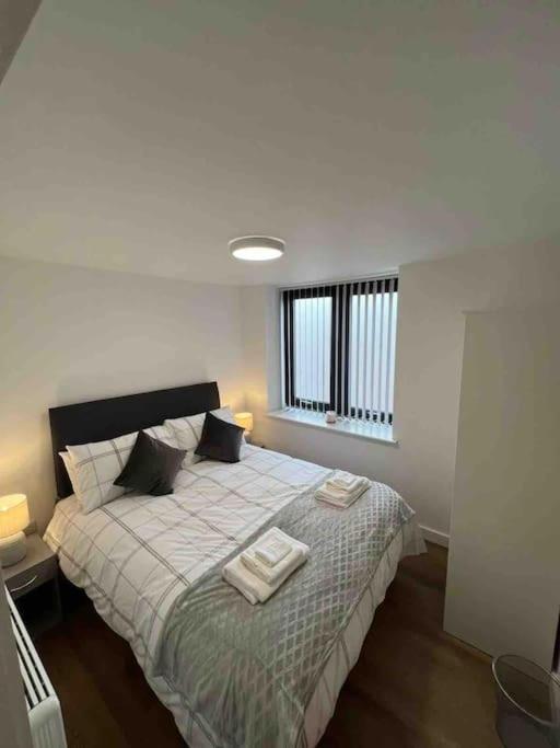 Newly Built 2 Bed Flat In The Heart Of Leek Exterior foto