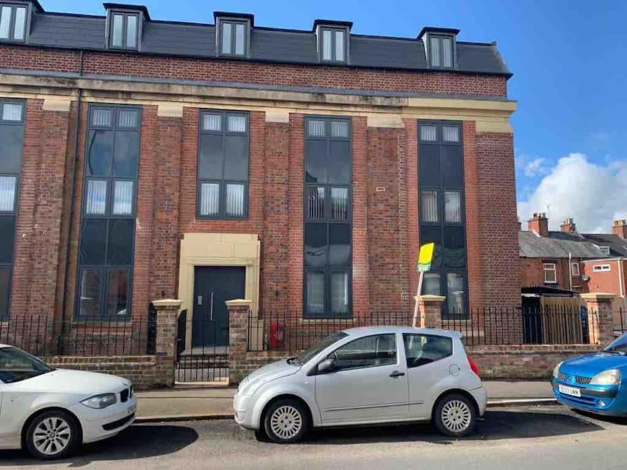 Newly Built 2 Bed Flat In The Heart Of Leek Exterior foto