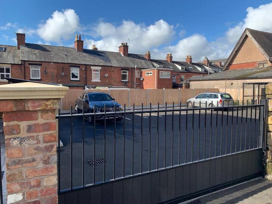 Newly Built 2 Bed Flat In The Heart Of Leek Exterior foto